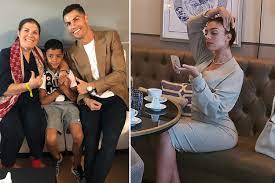A companheira, georgina rodríguez, e a mãe, dolores aveiro. Cristiano Ronaldo S Mum Denies Rift With Daughter In Law Georgina Rodriguez And Says Didn T Mean To Unfollow Her On Ig