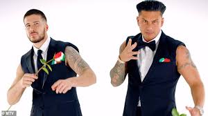 Pauly d shows off gel free hairstyle see the shirtless photo. Pauly D Delights Fans As He Sports Gel Free Hair In Shirtless Selfie Daily Mail Online