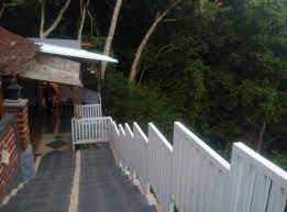 Berjarak 3,4 km dari dusun bambu family leisure park, akomodasi ini menyediakan restoran dan parkir pribadi gratis. Pemandangan Depan Paviliun Picture Of Bantal Guling Villa Bandung Tripadvisor