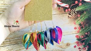 как сделать игрушки на новый год своими руками видео Smotrite Kak Prosto Sdelat Novogodnie Igrushki Na Yolku Serdechki Iz Foamirana Svoimi Rukami Youtube Noel Boule De Noel Video Bricolage