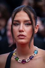 Cannes 2022 : Adèle Exarchopoulos sublime dans une robe noire fendue