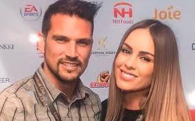 They were dating for 2 years after getting together in 2008 and were married on 7th jan 2011. Las Romanticas Vacaciones De Maura Rivera Junto A Mark Gonzalez En Europa