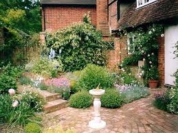 30 Beautiful Small Cottage Gardens Design Ideas Viral Decoration Cottage Garden English Garden Design Country Cottage Garden