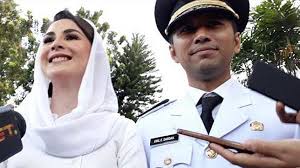 Usai meminang pesinetron cantik arumi bachsin sebagai istri, nama emil e. Arumi Bachsin Ingat Pesan Ibu Negara Agar Jaga Emil Dardak Suami Gantengnya Tribunnews Com Line Today