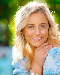 Paige Farris's Instagram, Twitter & Facebook