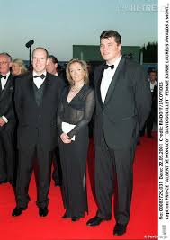Les talents de david douillet en judo émergèrent précocement puisqu'il devint champion de france junior à 7 ans seulement. David Douillet Et Sa Femme Aux Cotes Du Prince Albert Lors Du Festival De Monte Carlo En 2001 Puretrend