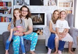 Cristina married marian i dumitrescu. Care Sunt ReÈetele Preferate Ale FetiÈelor Lui Chef Florin Dumitrescu Juratul De La Chefi La CuÈite Le Face Toate Poftele Celor Mici Spynews Ro