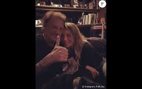 Un homme aurait été placé en garde à vue avant. Laeticia Hallyday Avait Partage Cette Photo De Johnny Hallyday Et Laura Smet En Octobre 2017 Une Photo Prise Dans Le Bureau Du Rockeur A Marnes La Coquette Alo Purepeople