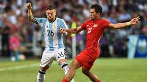 El futbolista del sevilla, que arrancó la jugada por la izquierda, aprovechó que agüero había con el tanto, la argentina venció a paraguay en su tercera presentación en la copa américa. Slick Argentina Hit Singapore For Six Eurosport