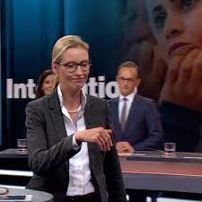 Dabei war das beschauliche biel früher ein zufluchtsort für weidel. Afd Frontfrau Alice Weidel Flieht Aus Zdf Sendung Ist Sie Jetzt Auch Ein Fluchtling Politik