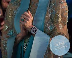 Exclusive Everything To Know About The Emerald Ring In Crazy Rich Asians Crazy Rich Asians Emerald Ring Wedding Rings For Women