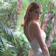 The latest james bond film may well be delayed, but with christmas on the horizon léa seydoux's new fashion campaign has been delivered with the sort of precision timing even 007 would be proud. Getting Ready With Lea Seydoux For The Oscars Louis Vuitton