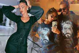 ربنا يخليكوا لبعض ولأولادكم، ويبعد عنكوا كل حاجة وحشة، بحبكوا سوا، ويا رب دايمًا سوا. Ø¬ÙˆÙ„Ø© Ø¹Ù„Ù‰ Ù…Ù†Ø²Ù„ ØªØ§Ù…Ø± Ø­Ø³Ù†ÙŠ ÙˆØ²ÙˆØ¬ØªÙ‡ Ø¨Ø³Ù…Ø© Ø¨ÙˆØ³ÙŠÙ„ Ù…Ø¬Ù„Ø© Ø§Ù„Ø¬Ù…ÙŠÙ„Ø©