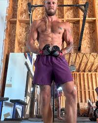 1,000 pull ups! Took me 3 hours 4 minutes averaging 5.4 pull ups a minute.  Thanks for the support from everyone, more to come… “Effort without  knowledge is wasted, knowledge without effort