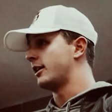 Oh, a smart guy. 🤨 Only when you're around, Eddy. 😏