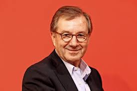 Eigentlich wollte er seinen ruhestand genießen. Sorge Um Tagesschau Sprecher Jan Hofer Das Sagt Die Ard