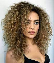 14 Beautiful Layered Lioness Who Doesn T Have An Inner Lioness Curly Girls Are Lucky Curly Hair Styles Naturally Medium Curly Hair Styles Curly Hair Styles