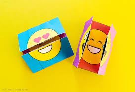 Creating the never ending card. How To Make A Never Ending Emoji Card Left Brain Craft Brain