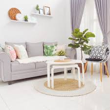 Ruang tamu menjadi salah satu dari sekian banyak ruangan dalam rumah yang penting untuk diperhatikan desain interiornya. Desain Interior Ruang Tamu Yang Ciamik Dengan Sentuhan Warna Abu Abu Dalam Desain Scandinavian Inspirasi Desain Rumah Terkini