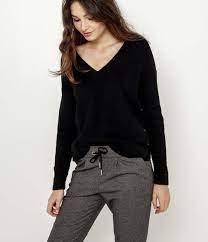 Le pull en col v est un grand classique parmi les joueurs et les fans de football. Pull Col V Femme From Camaieu On 21 Buttons