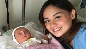 Btw buat teman2 please jangan dulu tawarin atau saranin produk2 atau terapi buat penyembuhan covid yaa, ini udah bukan kasus covid lagi doa dan dukungan dari sahabat didapatkan joanna dalam kolom komentar unggahannya. Selamat Joanna Alexandra Melahirkan Anak Keempat Seruni Id