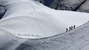 Samy zegt tegen nadia dat hij voor haar de everest zou beklimmen, maar hij had beter gezwegen. Le Mont Blanc A Servi De Decor Au Film L Ascension Sorti Ce Mercredi