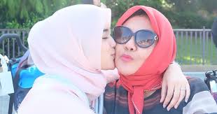 Namun begitu, seorang wanita walaupun telah berkahwin masih tetap perlu mengingati dan menghargai jasa kedua ibu bapanya. Walaupun Tiada Duit Untuk Membalas Jasa Ibu Bapa 5 Perkara Ini Sebenarnya Ringankan Beban Mereka