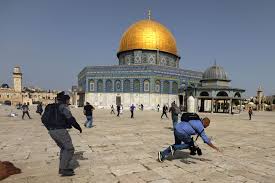 To muslims, this is where the prophet muhammad ascended to heaven. 1m0fdhj1ikqysm