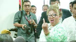 Dengan itu pada tahun 1970an, pak kassim jadi antara orang yang lantang mengkritik golongan yang menolak sosialisme. Ibnu Hasyim Mabuk Punya Hal Rakan Siti Kasim Pula Maut