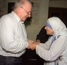 September 1997 in kalkutta, indien) war die gründerin der missionarinnen der nächstenliebe. Heiligen Mythos Die Dunkle Seite Von Mutter Teresa Welt