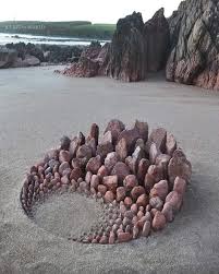 Artist Arranges Stones In Stunning Patterns On The Beach Finds It Very Therapeutic 30 Pics In 2020 Beach Land Art Land Art Earth Art