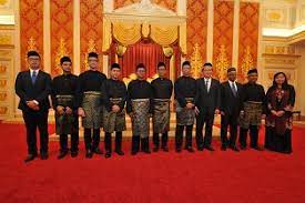 (perjawatan pejabat exco) nurul ashikin binti sehibinoor zaidi bin zainol (pejabat yb howard lee)pembantu operasi maszatul fadilah binti shaharuddin (pejabat penasihat khas yab mb) pemandu kenderaan (secara pentadbiran di pejabat penasihat yab mb) syed mohamad 'amaruddin bin sayd aziah binti abdullah (pejabat ketua pembangkang)bekari Barisan Exco Kerajaan Negeri Perak Angkat Sumpah 19 Mei 2018