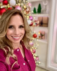 What is the Grinch DOING?! 😂😂😂 (Lucky for him, I just washed my hair  today...) It's always fun to run into host @thomasanthonyjonesqvc at the Q,  because you never know what he'll