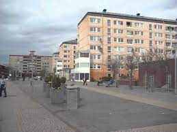 Vi hjälper dig gärna med dina frågor. Hjallbo Centrum Goteborg Youtube