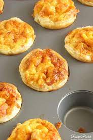 Quick And Easy Mini Bacon Cheese Quiche Makes 24 Recipe Bacon Cheese Puff Pastry Appetizers Bacon And Cheese Quiche