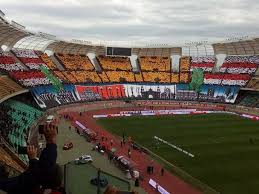 Ciao a tutti questo è il video della partita giocata oggi al san nicola tra bari e foggia vinta 1 a 0 dai galletti proprio su un gol di un foggiano. Derby Bari Foggia La Spettacolare Scenografia Della Curva Nord Del San Nicola Macchie D Inkiostro