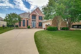 There are roughly 41,179 residents, living in 15,262 households. 5606 Deer Brook Rd Garland Tx 75044 Mls 14531625 Redfin