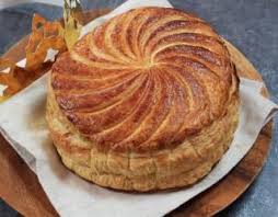 Recette Galette Des Rois A La Creme D Amandes En Video Recette Recette Galette Des Rois Recette Galette Galette Des Rois