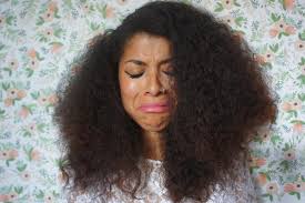 Nothing is worse than spending time on your hair on wash day only to step outside in the summer and your curls go flat and frizzy. Beat The Frizz With These Humidity Combating Tips Review