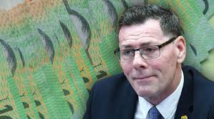 Townsville to Magnetic Island swim: Teenager Leonie King set to brave open  water for gruelling 8km race