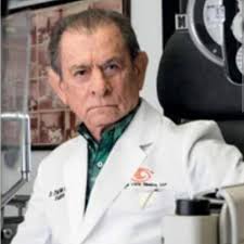 Dr. Efraín Romo Santos