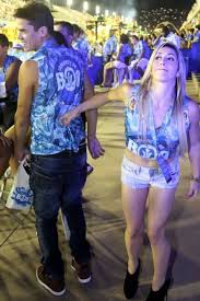 Jul 01, 2021 · observatório dos famosos thales bretas, viúvo de paulo gustavo, passeia com os filhos e a irmã de mônica martelli no rio 27/07/2021 01h31 Daniele Hypolito Surge 7kg Mais Magra Na Sapucai Com O Novo Namorado Dancarino E Anuncia Vamos Nos Casar Apos As Olimpiadas Famosos Extra Online