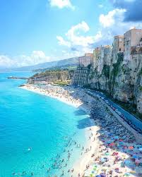 Im weiteren tagesverlauf ziehen wolkenfelder durch und die temperatur steigt auf 26°c. Tropea Italy Tropea Italy Vacation Trips Adventure Travel