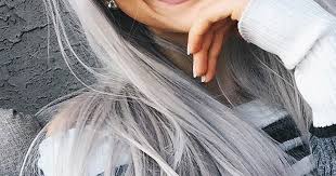 Try a curly wig or straight hair wig with this beautiful ombre gray color. Neuer Haarfarbentrend Grey Ombre Hair