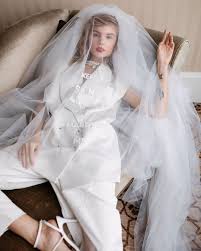 Lace sleeves (opposed to solid silk) add a textural element to a wedding dress. Vesssna Wedding Bridal Veil Creative Veil For A Wedding