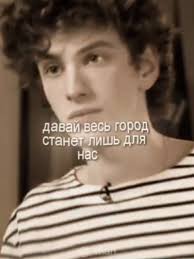 Aimee Springt in Pool