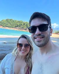 Dia 2: Ubatuba Começamos o dia na praia do sununga e gruta que chora,  depois fomos para a praia do Lázaro e já fizemos um passeio o lancha e  passamos pelas praias