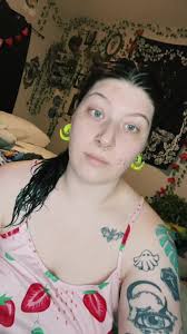 #greenscreen @Chloe heres the foundation brush girl!! 💕🖤 I hope this  helps at all! 🥰🙌 #makeup #makeupartist #mua #foundationroutine  #soniakashuk