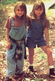 Alyssa and amanda are two little girls who are identical, but complete strangers, that accidentally meet one day. Friends 90s Kids Fashion 90s Girls 90s Girl