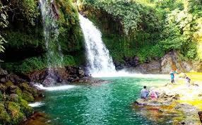 Curug nini memiliki ketinggian hanya sekitar10 meter dengan sebuah kolam yang cukup luas dibawahnya. 7 Spot Foto Curug Sumba Purbalingga Harga Tiket Masuk 2021